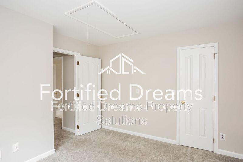 Charlotte -  3 bedroom 2.5 bath Townhome - Davis Lake Community property image