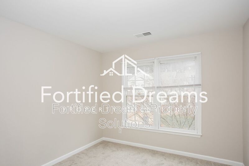 Charlotte -  3 bedroom 2.5 bath Townhome - Davis Lake Community property image