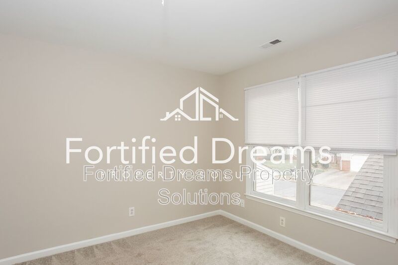 Charlotte -  3 bedroom 2.5 bath Townhome - Davis Lake Community property image