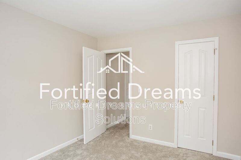 Charlotte -  3 bedroom 2.5 bath Townhome - Davis Lake Community property image