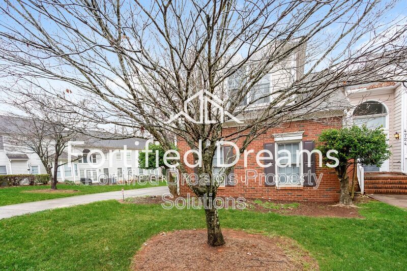 Charlotte -  3 bedroom 2.5 bath Townhome - Davis Lake Community property image