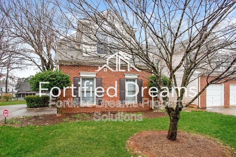 Charlotte -  3 bedroom 2.5 bath Townhome - Davis Lake Community property image