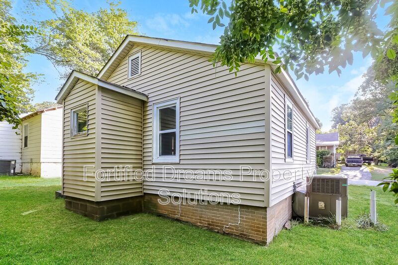 Charming 2 Bedroom/1 Bath Home property image