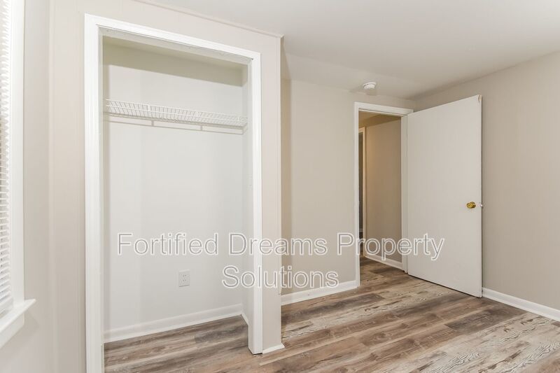 Cute 2 bed 1 bath!! Available NOW!! Accepting Housing Vouchers! property image