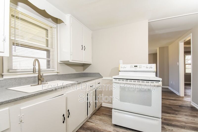 Cute 2 bed 1 bath!! Available NOW!! Accepting Housing Vouchers! property image