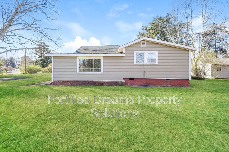 Room to Live, Play & Park – Spacious 3BR Home in Winston-Salem property image