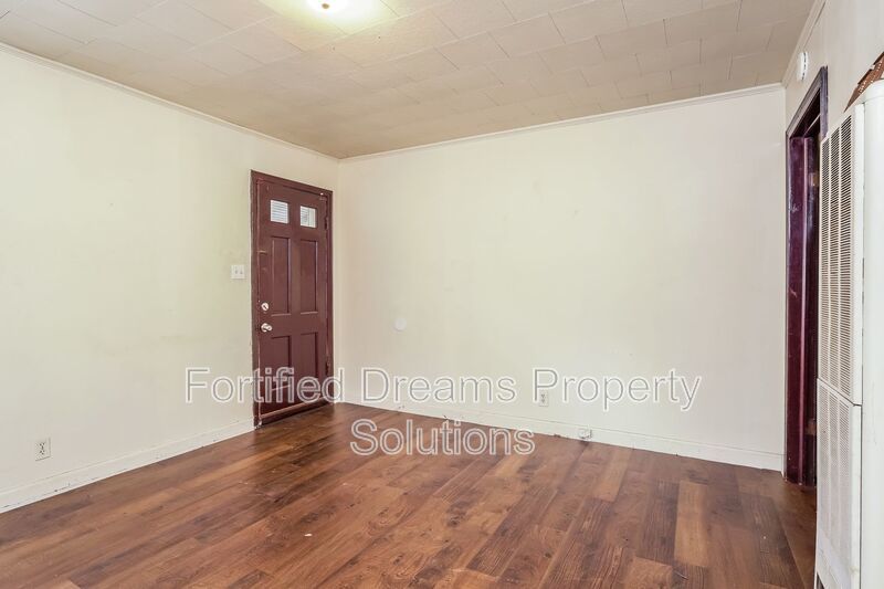 Cute One Bedroom Duplex Unit in Winston Salem, Available NOW!! Accepting Vouchers! property image