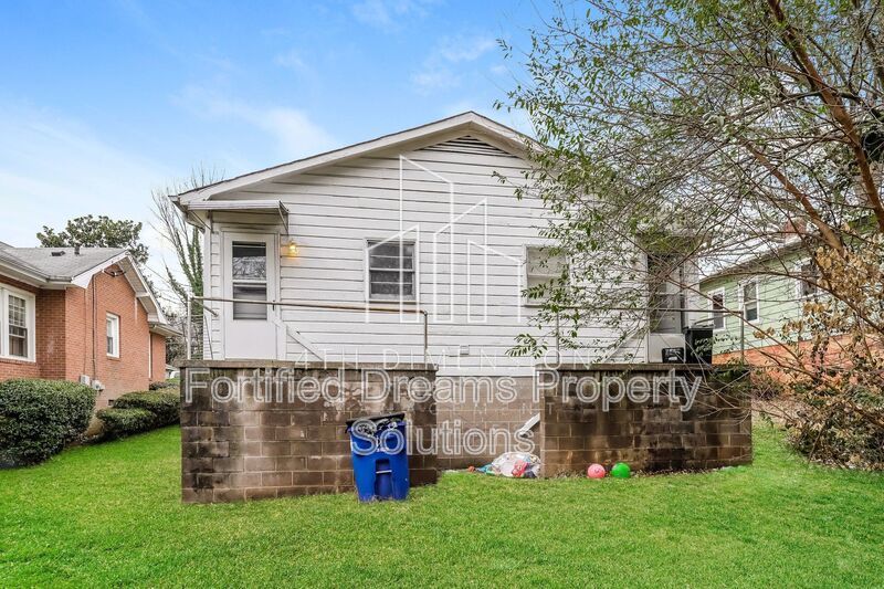 Cute One Bedroom Duplex Unit in Winston Salem, Available NOW!! Accepting Vouchers! property image