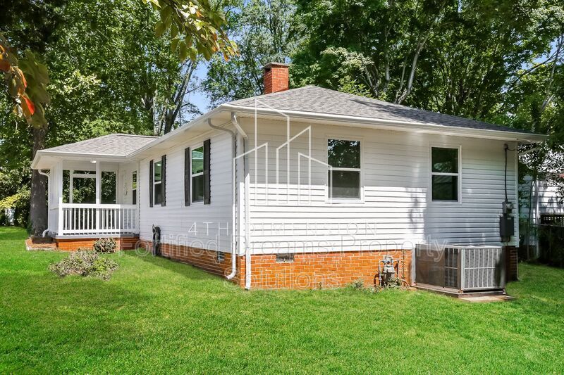 Charming 3-Bed Home - Cozy 936 Sq Ft - Covered Parking & Large Storage Shed property image