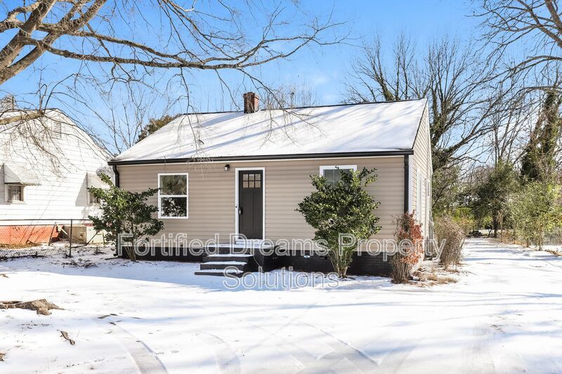 Burlington, NC | 2 Bed 1 Bath | Large Yard property image