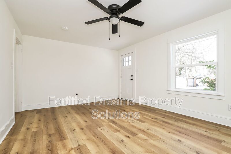 Burlington, NC | 2 Bed 1 Bath | Large Yard property image