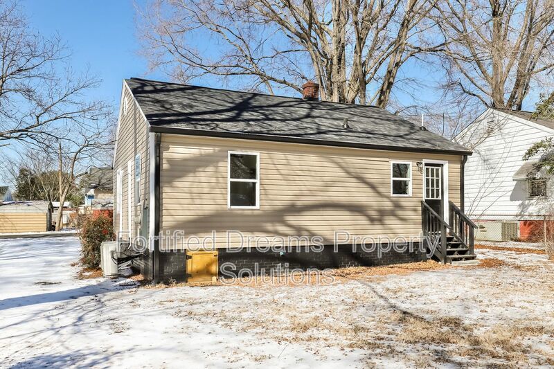 Burlington, NC | 2 Bed 1 Bath | Large Yard property image