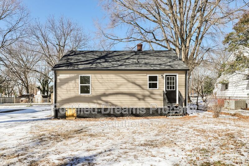 Burlington, NC | 2 Bed 1 Bath | Large Yard property image
