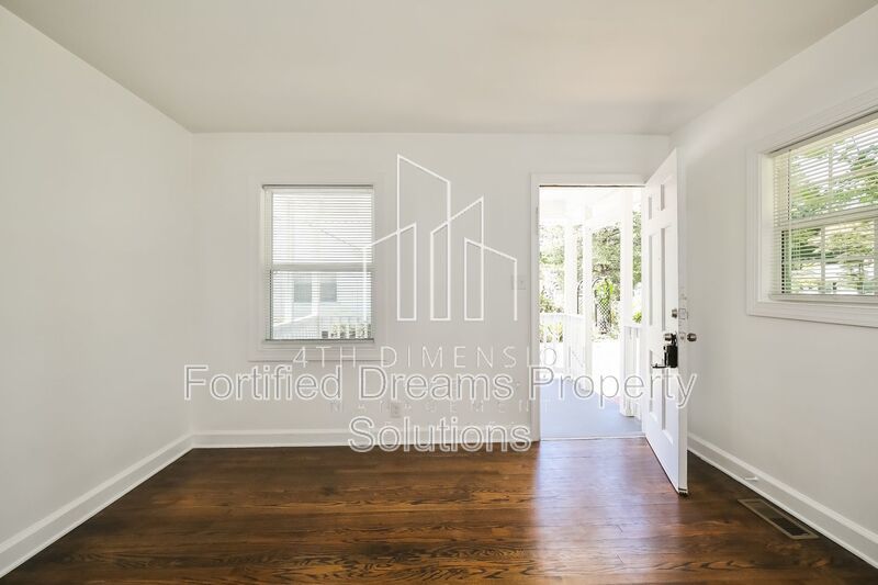 Charming 3-Bed Home - Cozy 936 Sq Ft - Covered Parking & Large Storage Shed property image