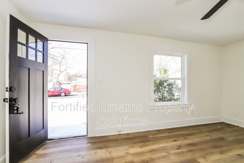 Burlington, NC | 2 Bed 1 Bath | Large Yard property image