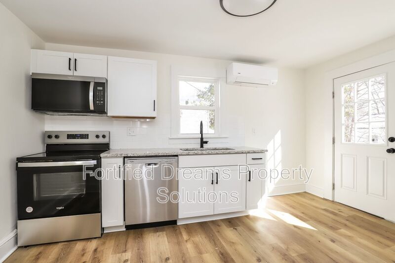 Burlington, NC | 2 Bed 1 Bath | Large Yard property image