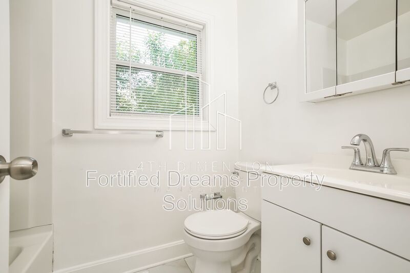 Charming 3-Bed Home - Cozy 936 Sq Ft - Covered Parking & Large Storage Shed property image