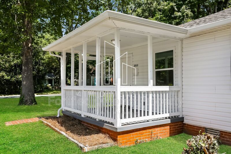 Charming 3-Bed Home - Cozy 936 Sq Ft - Covered Parking & Large Storage Shed property image