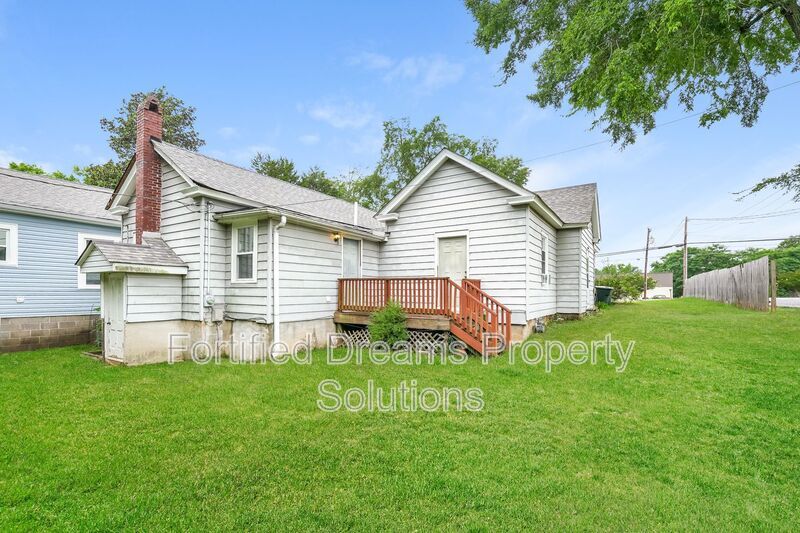 Charming 3 Bed 1 Bath Duplex Unit in Eden!! property image