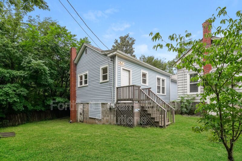 Charming 3 Bed 1 Bath Duplex Unit in Eden!! property image