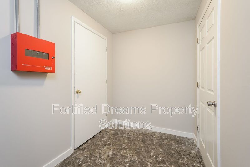 Charming 3 Bed 1 Bath Duplex Unit in Eden!! property image