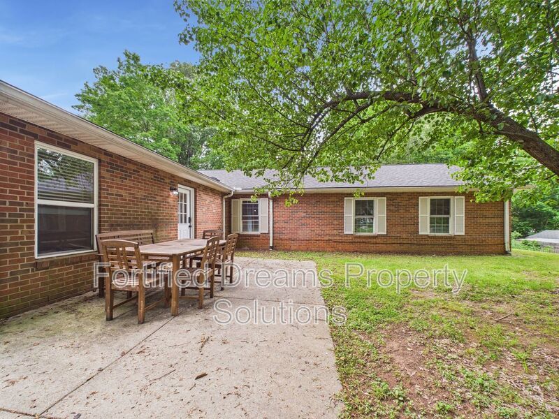 The Ransom Estate: 9BR Oasis Near WFU & Reynolda property image