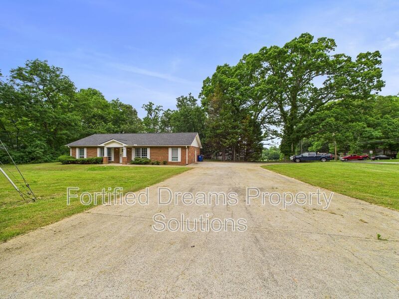 The Ransom Estate: 9BR Oasis Near WFU & Reynolda property image