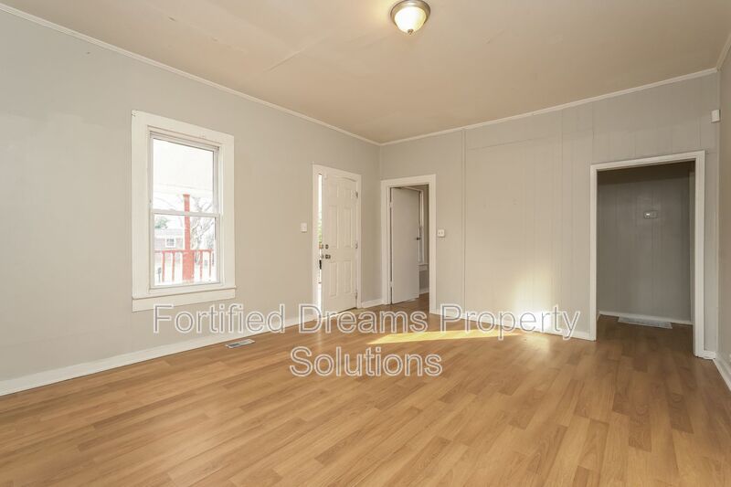 2001 Row St Winston Salem NC 27105 property image