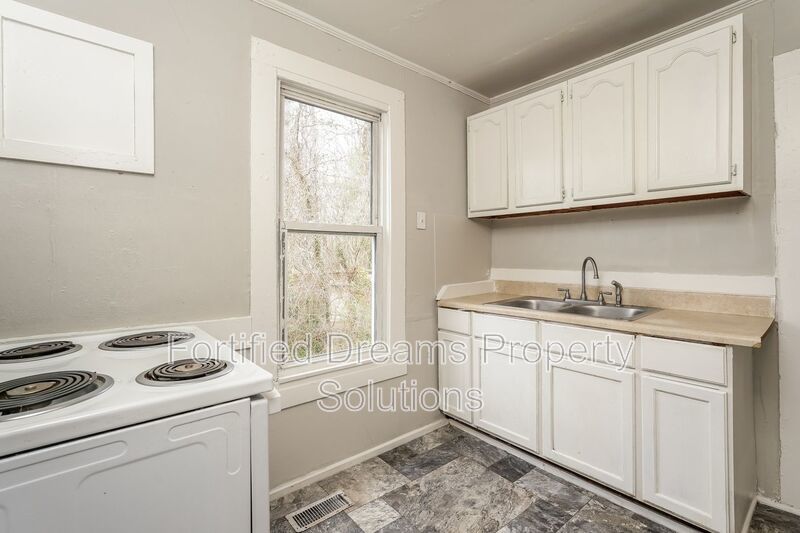 2001 Row St Winston Salem NC 27105 property image