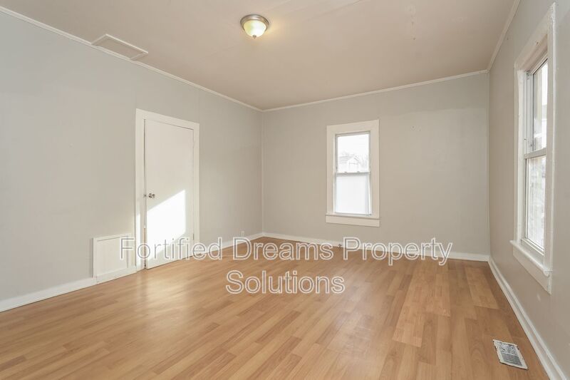 2001 Row St Winston Salem NC 27105 property image