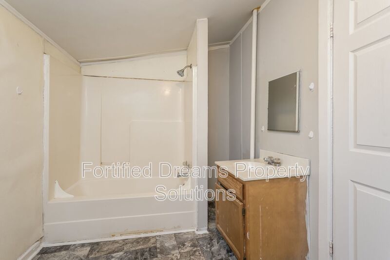 2001 Row St Winston Salem NC 27105 property image