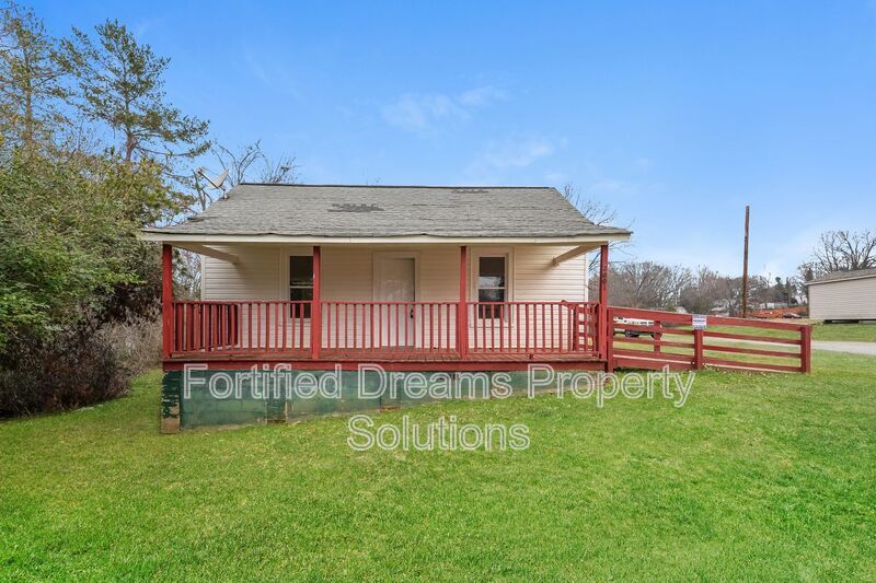 2001 Row St Winston Salem NC 27105 property image