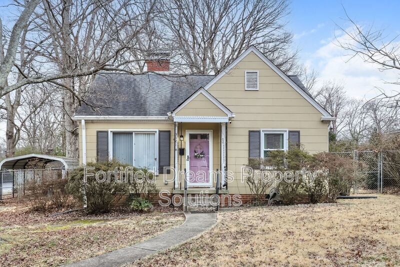 Charming Furnished 2-Bedroom Cottage with Fenced Yard in 27408! property image