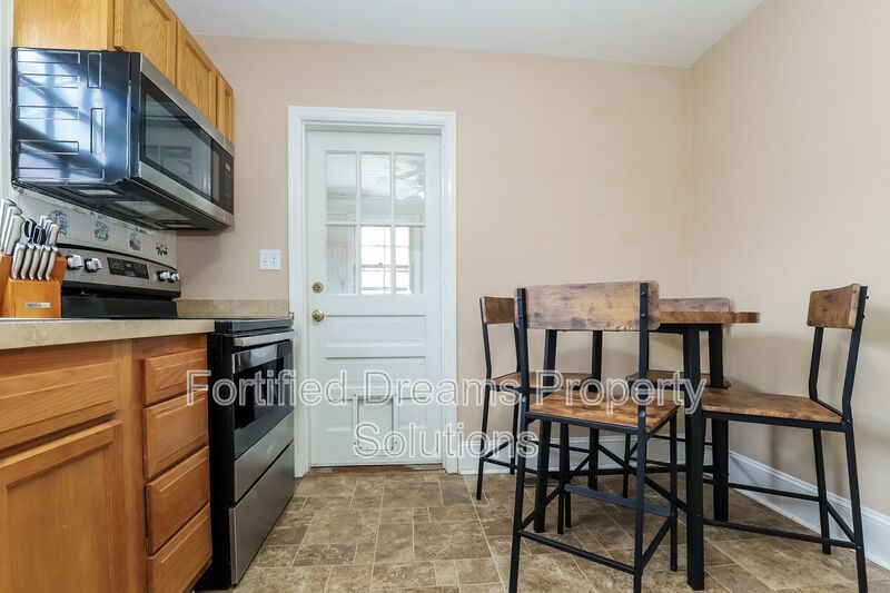 Charming Furnished 2-Bedroom Cottage with Fenced Yard in 27408! property image