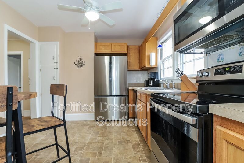 Charming Furnished 2-Bedroom Cottage with Fenced Yard in 27408! property image