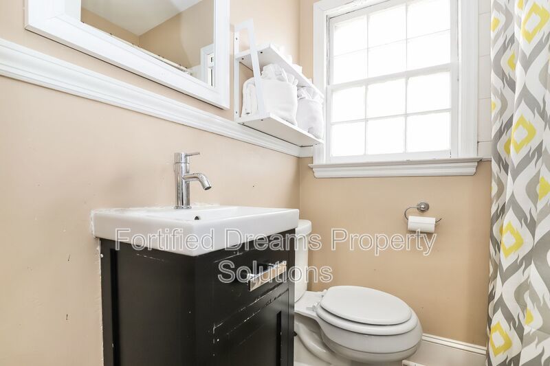 Charming Furnished 2-Bedroom Cottage with Fenced Yard in 27408! property image