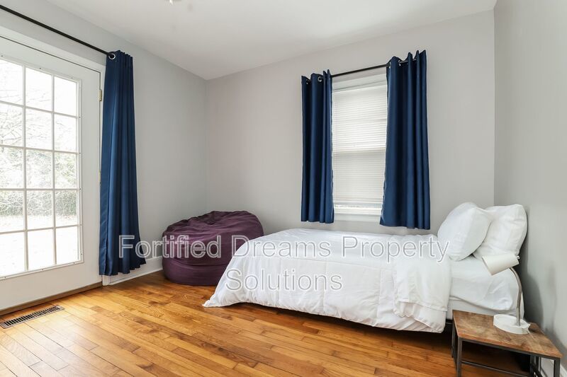 Charming Furnished 2-Bedroom Cottage with Fenced Yard in 27408! property image