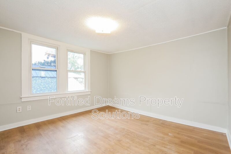 1652 North Cherry Street | Rent by the Room in Winston Salem property image