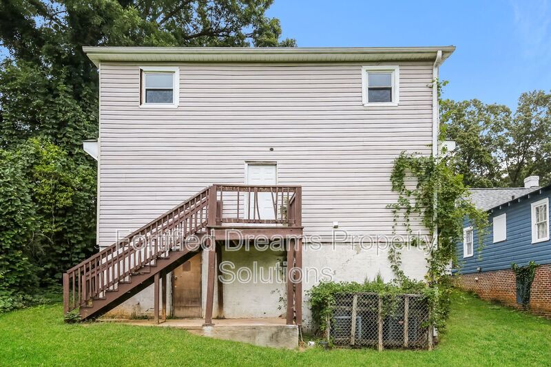 1652 North Cherry Street | Rent by the Room in Winston Salem property image
