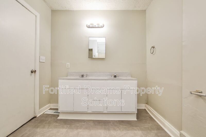 1652 North Cherry Street | Rent by the Room in Winston Salem property image