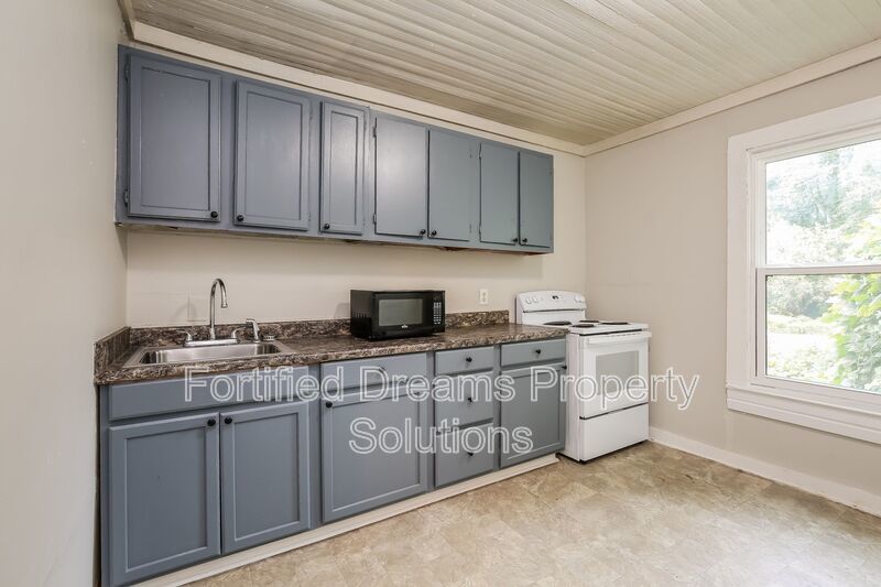 1652 North Cherry Street | Rent by the Room in Winston Salem property image