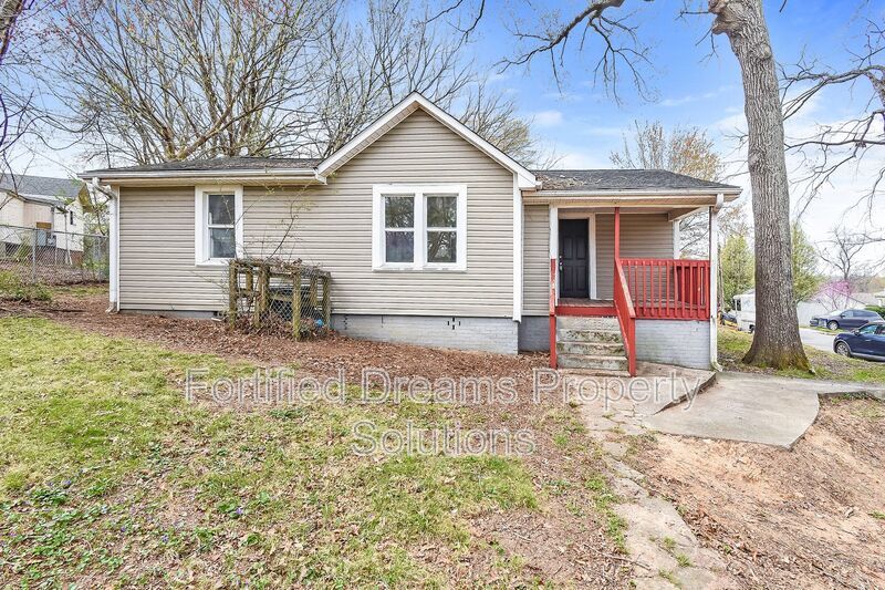 2240 Flag St | 2 Bed, 1 Bath property image