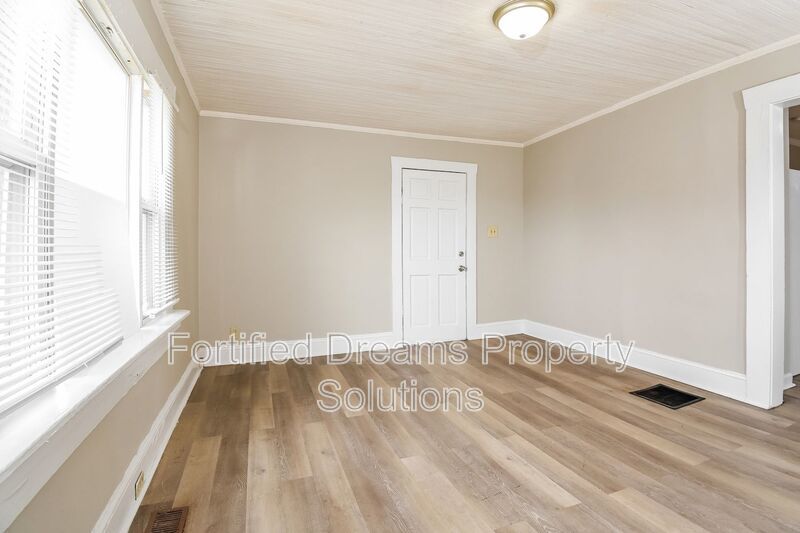 2240 Flag St | 2 Bed, 1 Bath property image