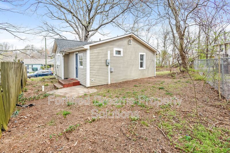 2240 Flag St | 2 Bed, 1 Bath property image