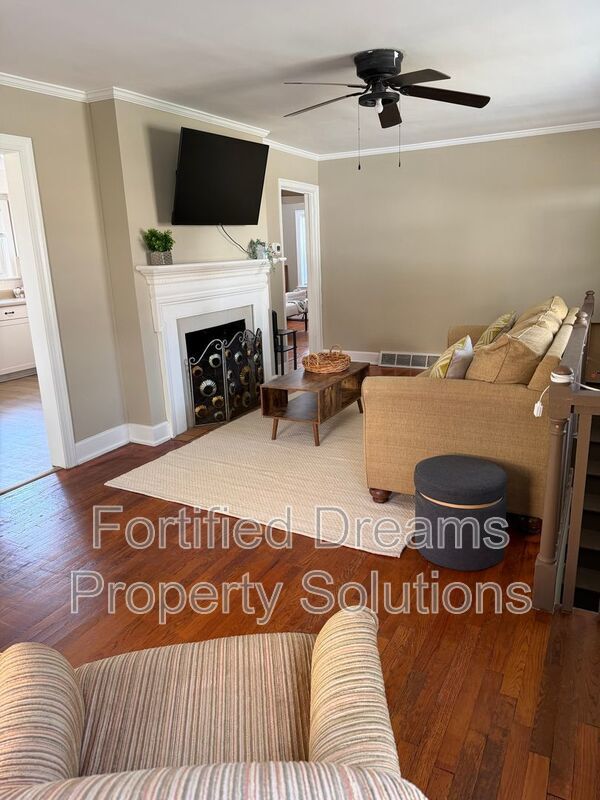 Maywood Muse The Stylish GSO City Retreat | Walkable Vibes & Historic Charm property image