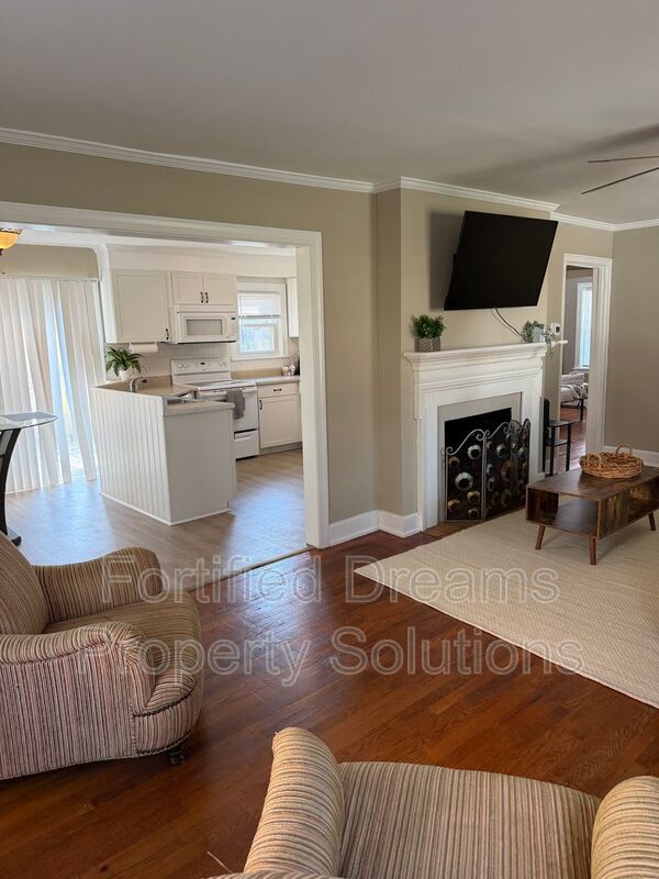 Maywood Muse The Stylish GSO City Retreat | Walkable Vibes & Historic Charm property image