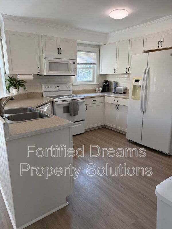 Maywood Muse The Stylish GSO City Retreat | Walkable Vibes & Historic Charm property image