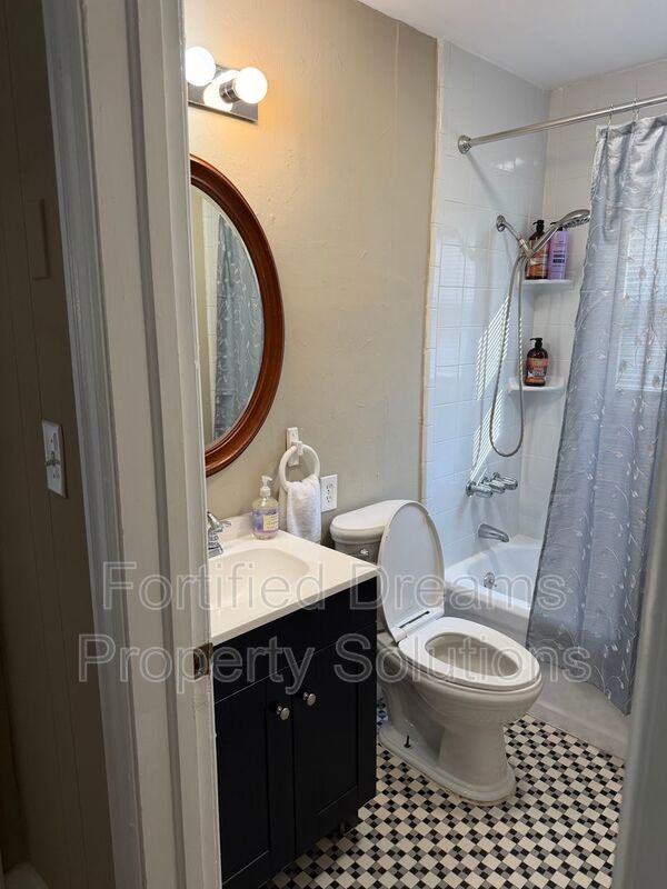 Maywood Muse The Stylish GSO City Retreat | Walkable Vibes & Historic Charm property image