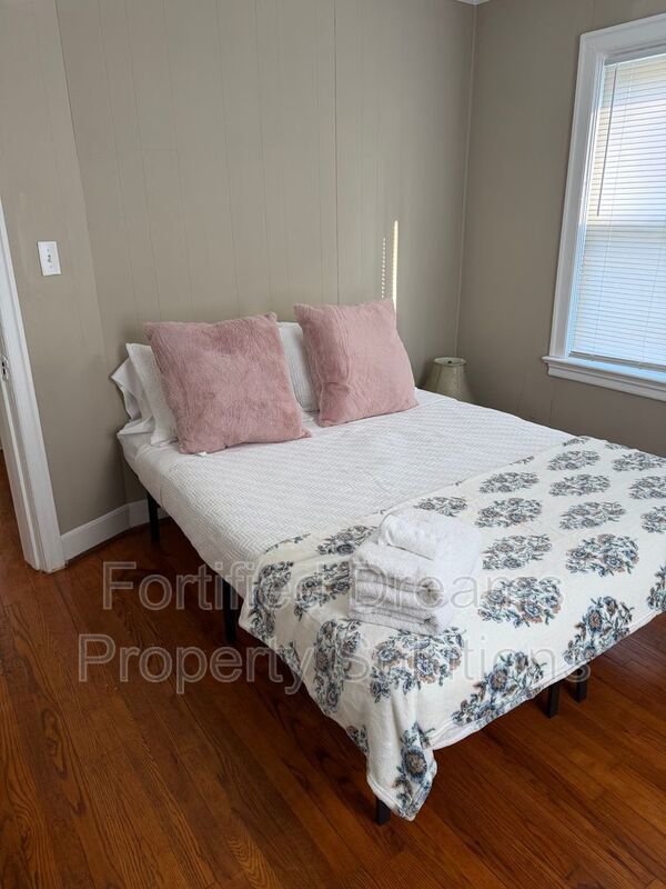 Maywood Muse The Stylish GSO City Retreat | Walkable Vibes & Historic Charm property image