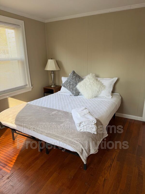 Maywood Muse The Stylish GSO City Retreat | Walkable Vibes & Historic Charm property image